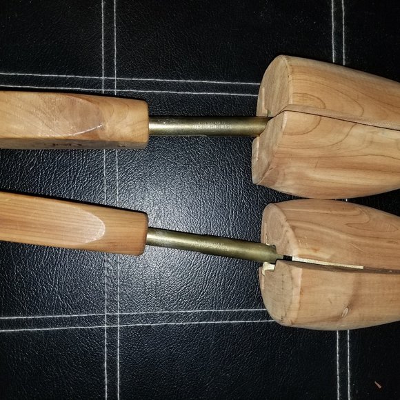 Cedar Shoe Stretchers - Picture 4 of 6